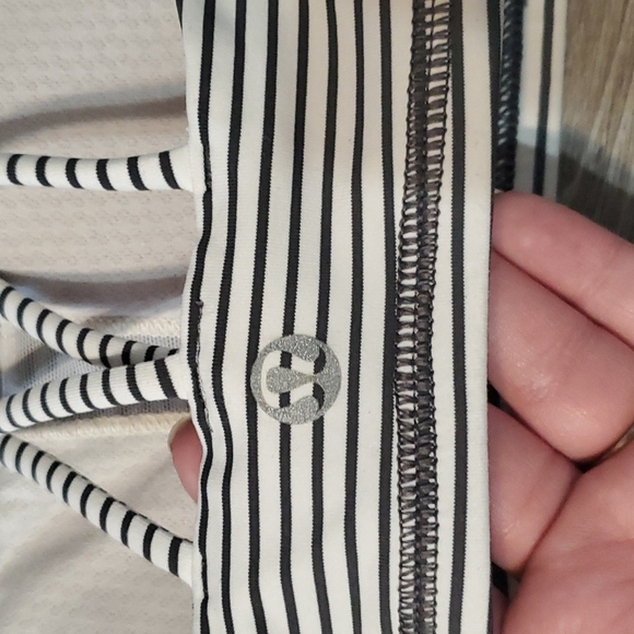 *SOLD* Lululemon Free to Be Hyper Stripe Bra 4 - Picture 4 of 5